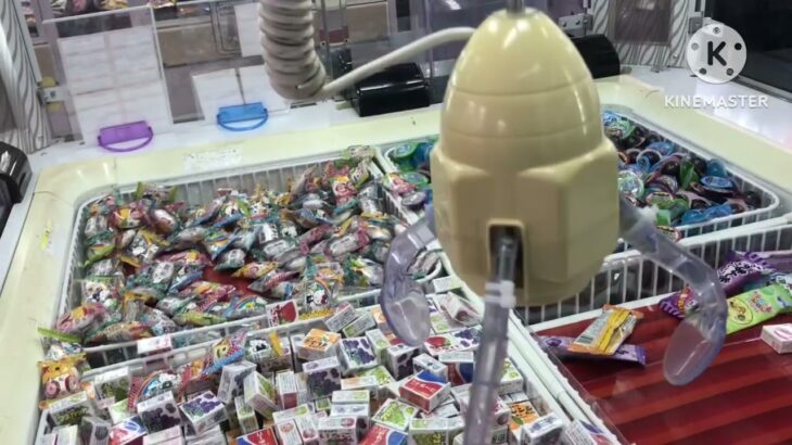 【クレーンゲーム】ラウワンの10円キャッチャーでお菓子の大量の山を狙う！
