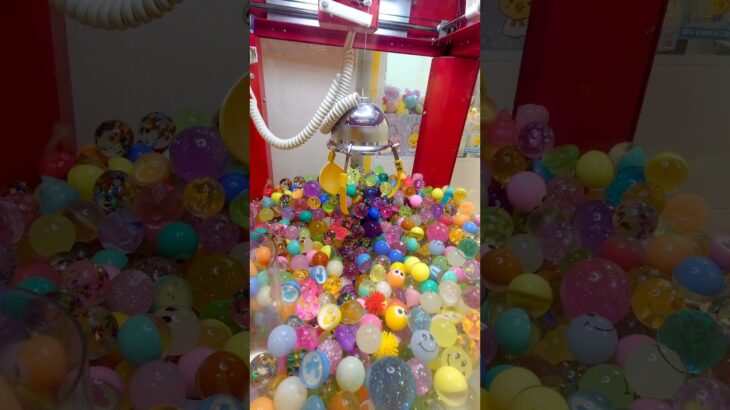 古いクレーンゲームの大量のスーパーボールの中から………#shorts