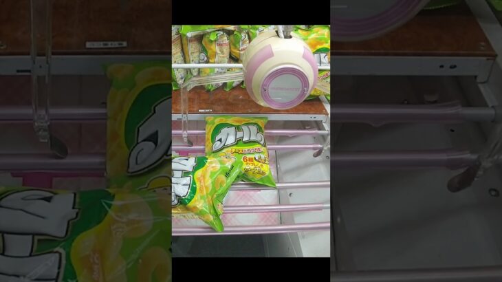 ベネクス川崎店のクレーンゲームでカールとメロンもちの景品をゲット #shorts