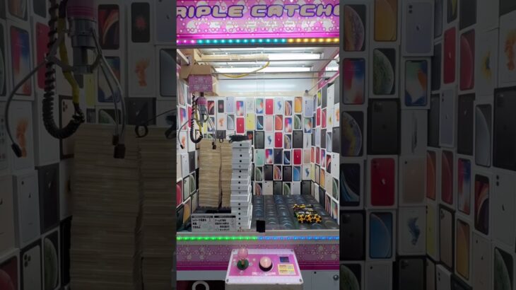 変形するラジコンで景品を大量に落とすww #ネタ #shorts #クレーンゲーム #ufoキャッチャー #ゲーセン #自宅 #clawmachine #arcade #iphone