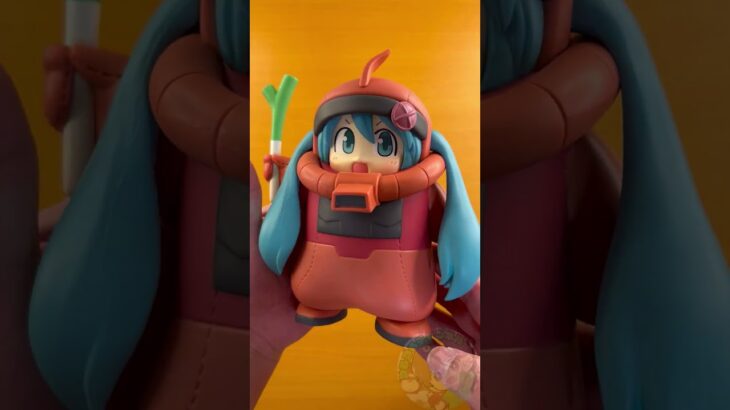 3/5登場 ガンダム45周年×初音ミク フィギュア シャアザクぐるみ [初音ミクVer.] 重心・開封情報