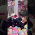 景品がJK！？UFOキャッチャーでアームが貫通するバグ発生ｗ